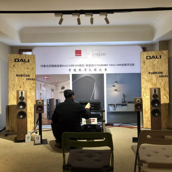 2_resize.jpg 2_resize.jpg